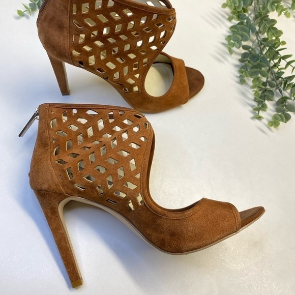 BCBGeneration Suede Tan Caged Sandal Heels Size 6 - Picture 14 of 17